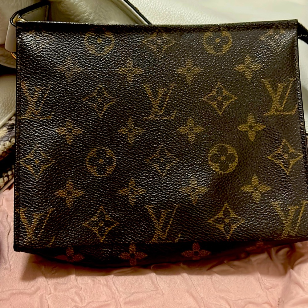 LV Monogram Trousee Toilette 18 Clutch (Authentic)